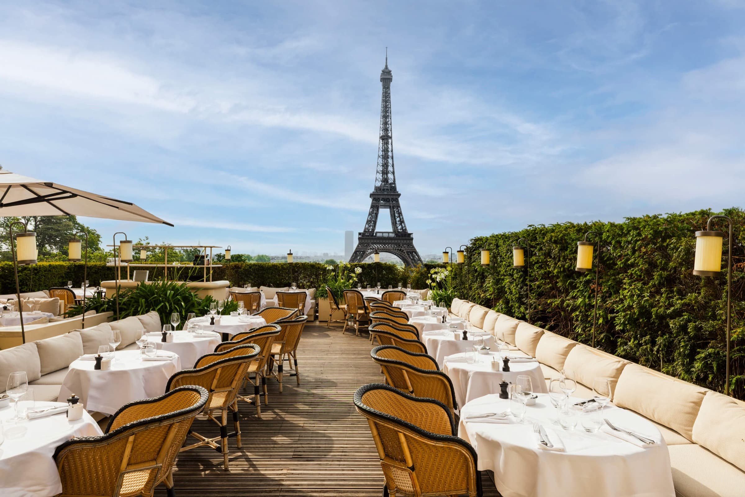 La terrasse de Girafe face à la tour Eiffel, au Palais de Chaillot