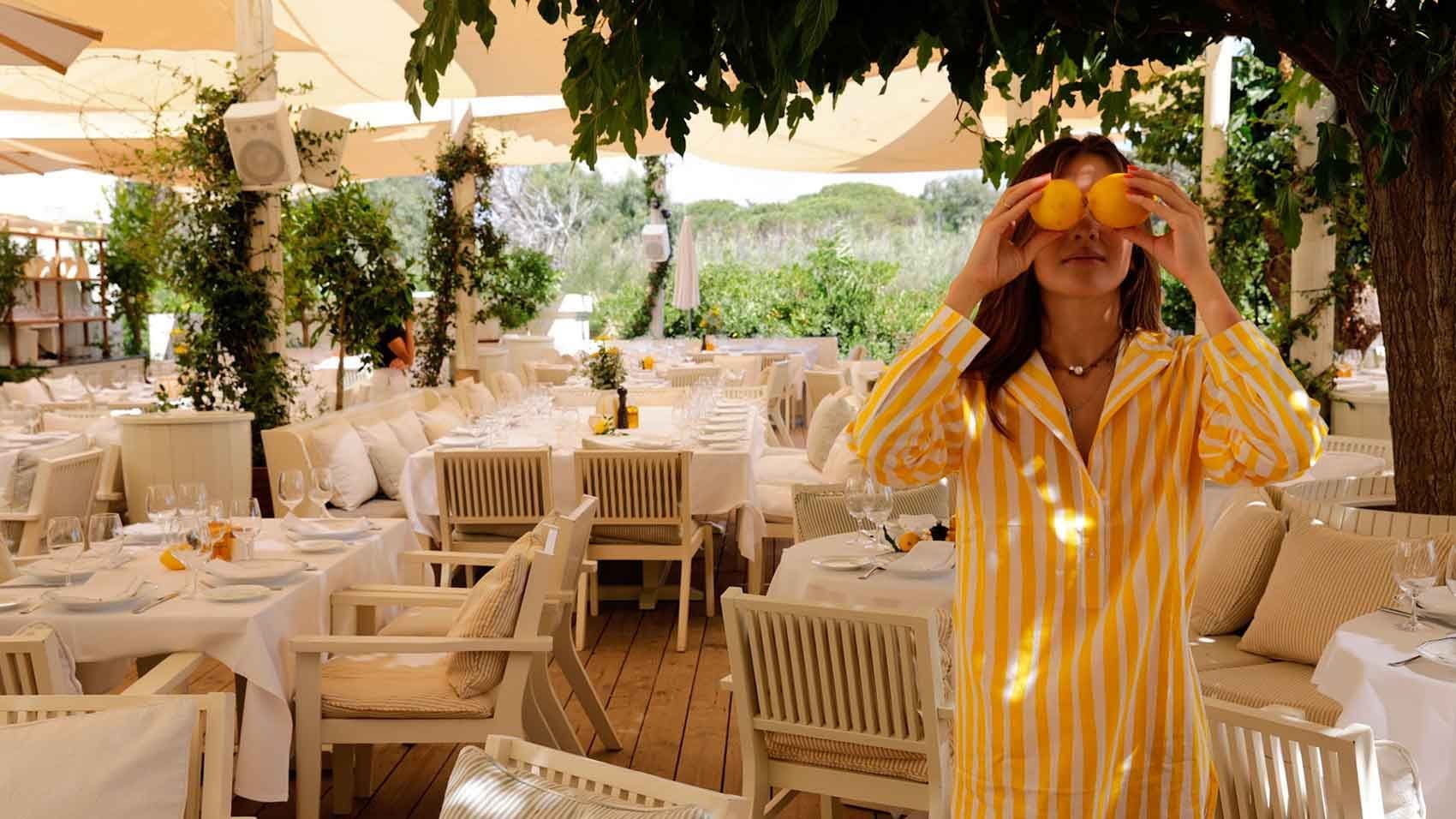 La terrasse de Loulou sous les voiles, à Ramatuelle